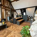 The Castle Loft - Pascal's Angels Apartment