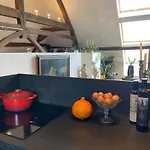 The Castle Loft - Pascal's Angels Apartment Clemency