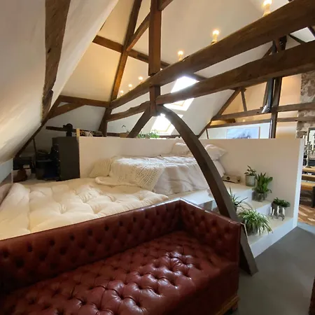 The Castle Loft - Pascal's Angels Clemency