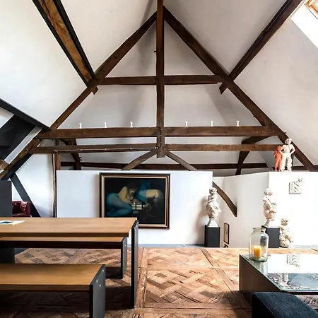 The Castle Loft - Pascal's Angels Apartment