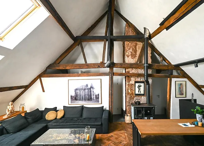 The Castle Loft - Pascal's Angels Apartment Clemency