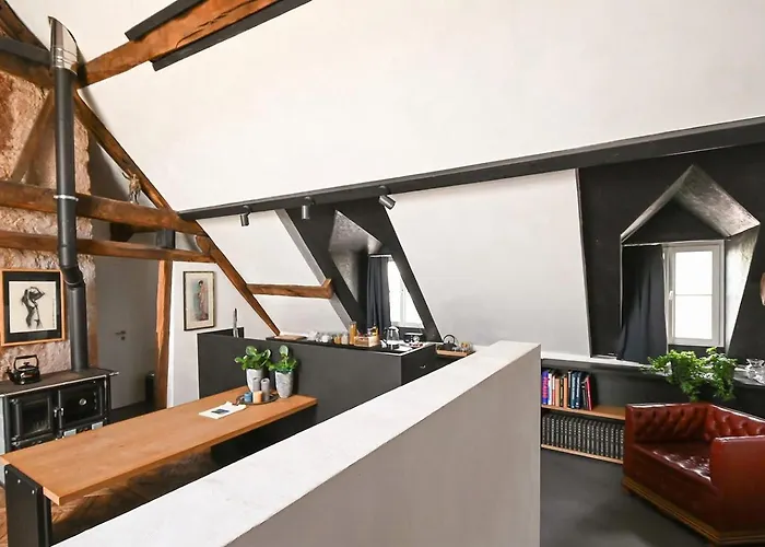 The Castle Loft - Pascal's Angels Apartment *